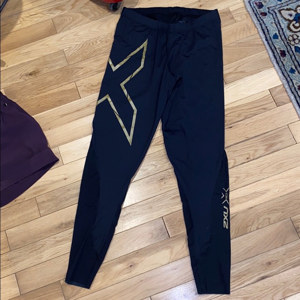 2XU Black Compression crop length  Tights with Gold Logo